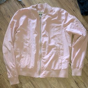 Light weight spring jacket